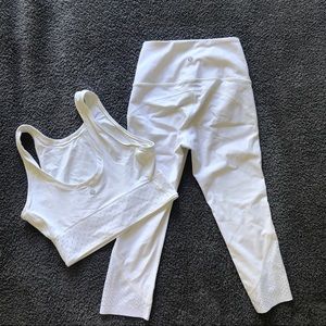 LULULEMON WHITE YOGA CROP LEGGINGS AND BRA SET 4